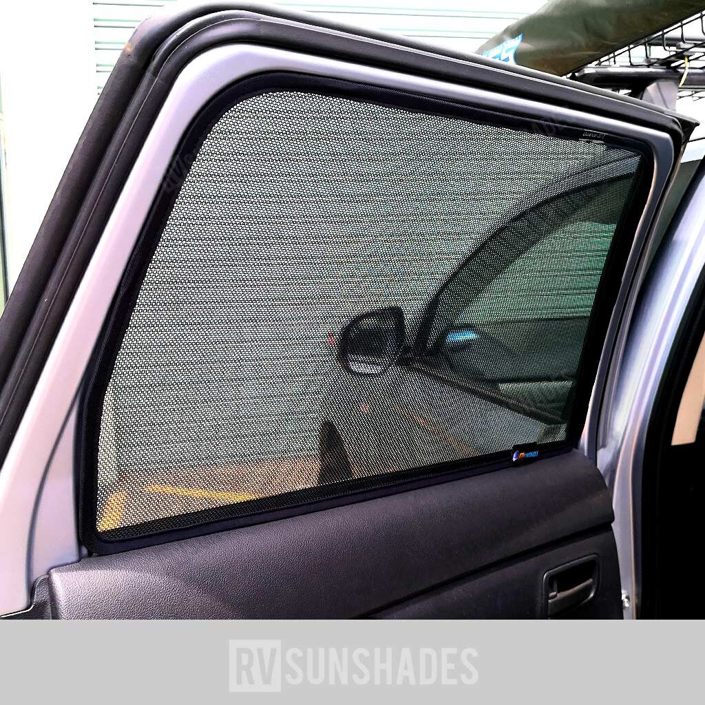 RVSUNSHADES-MITSUBISHI-OUTLANDER-2013-CAR-SHADES-a1