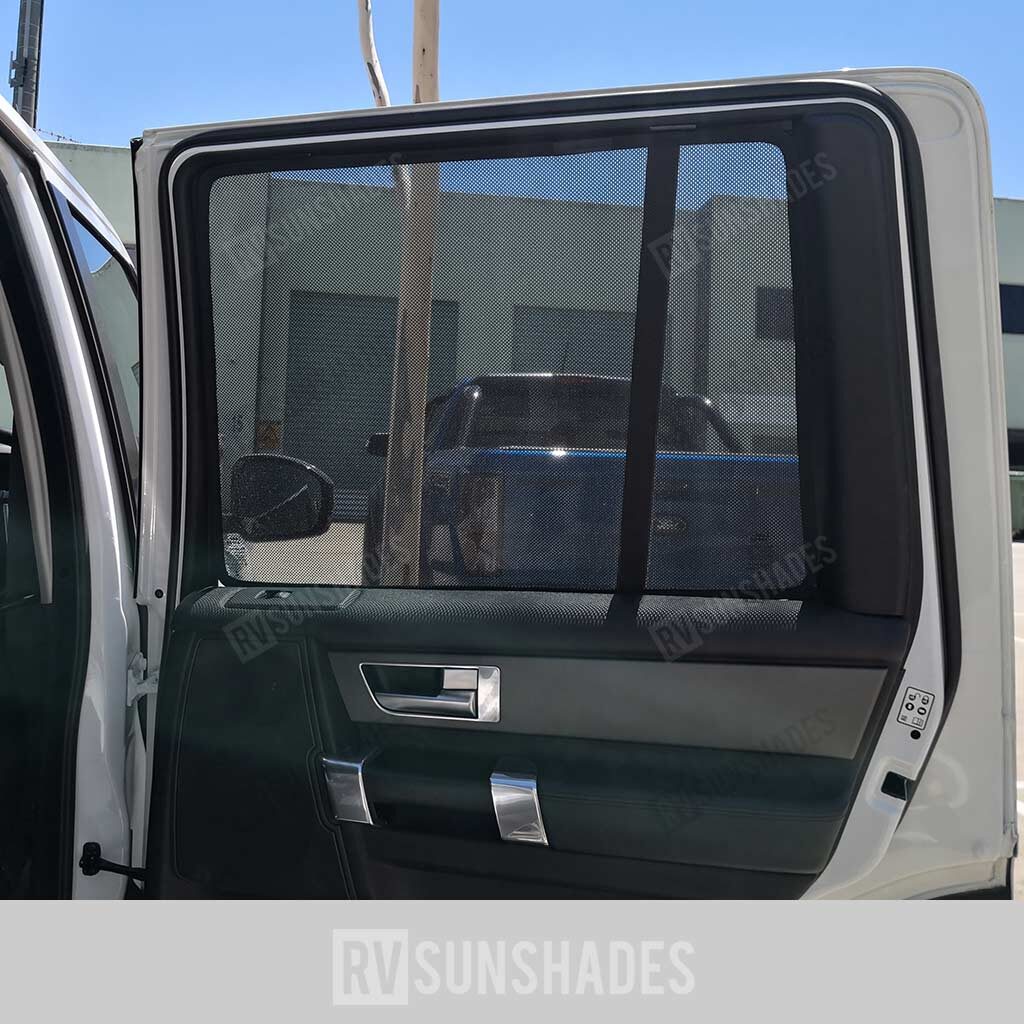RVSUNSHADES-LANDROVER-DISCO4-2004-CAR-SHADES-A1