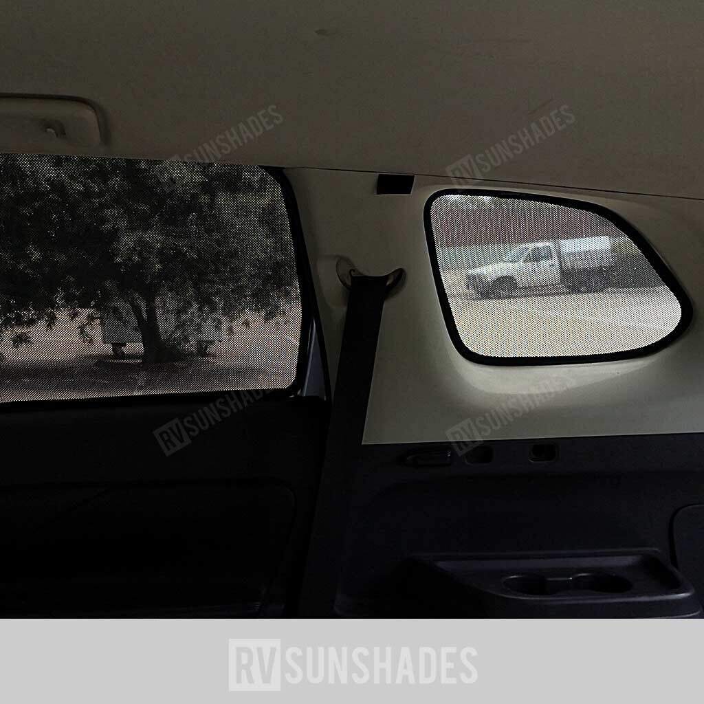 RVSUNSHADES-MITSUBISHI-OUTLANDER-2013-CAR-SHADES-a2