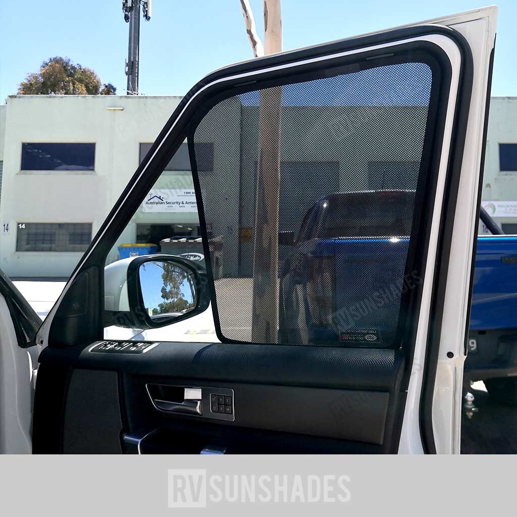 RVSUNSHADES-LANDROVER-DISCO4-2004-CAR-SHADES-A2