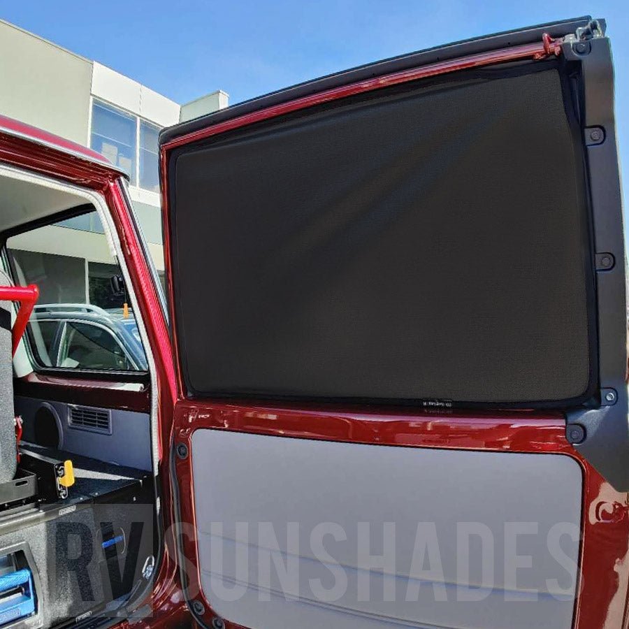 LC76 Tailgate Blockout sun shade