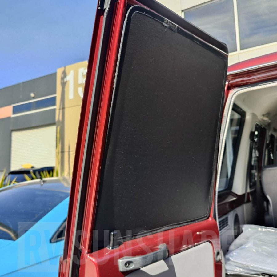 LC76 Tailgate Blockout sun shade